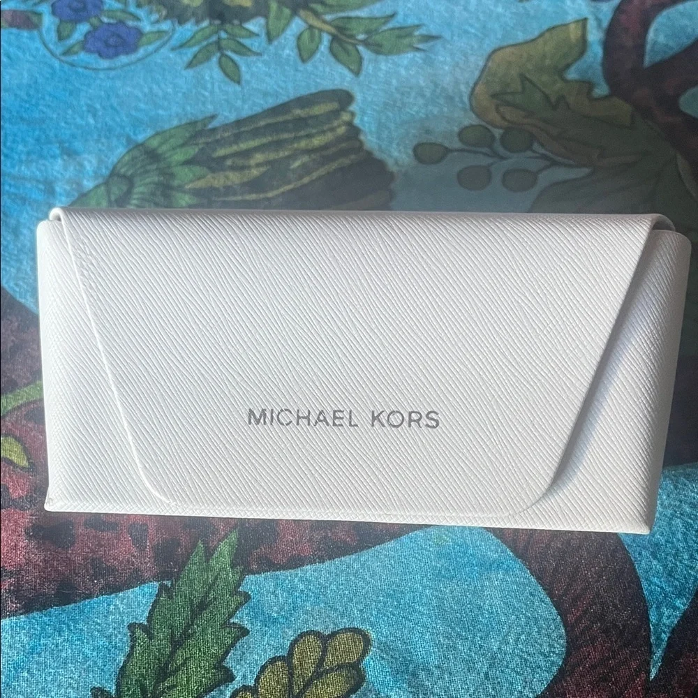 Michael Kors Ivory / White Sunglasses Case silver letters